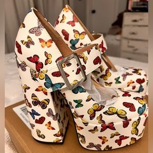Steve Madden Plaza Butterfly Platforms 🦋🦋